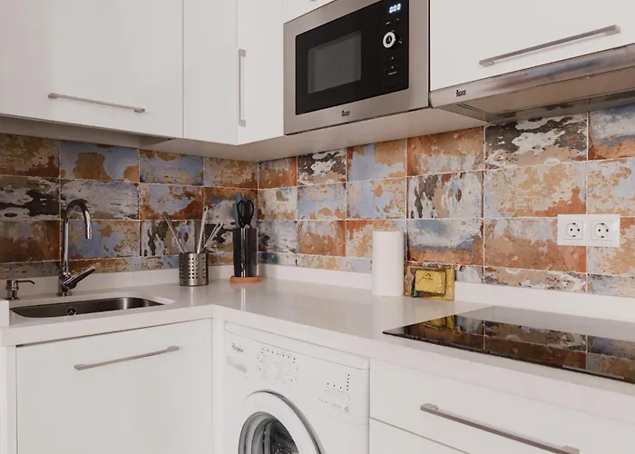 Quiet And Comfortable Fully Renovated דירה