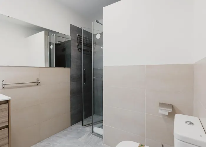 Quiet And Comfortable Fully Renovated דירה
