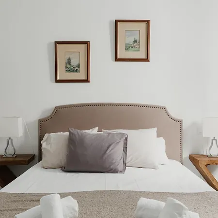 Quiet And Comfortable Fully Renovated Seville