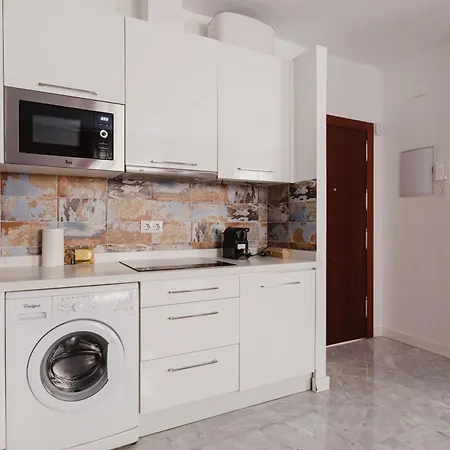 Quiet And Comfortable Fully Renovated *
