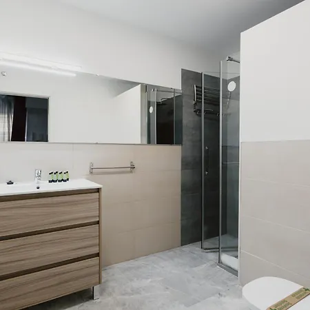 Quiet And Comfortable Fully Renovated