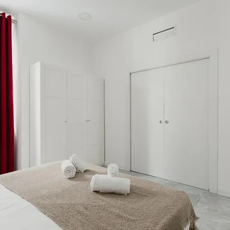 Quiet And Comfortable Fully Renovated Apartment *