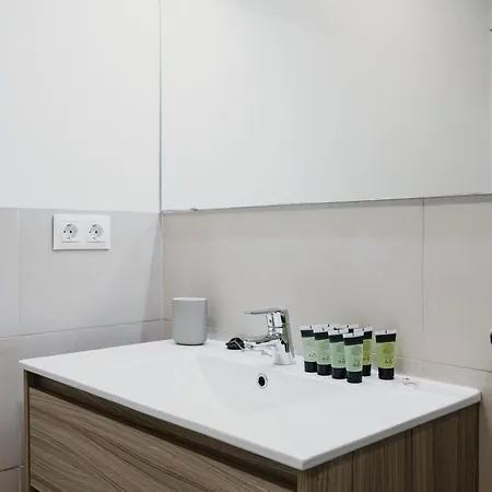 Quiet And Comfortable Fully Renovated Apartment