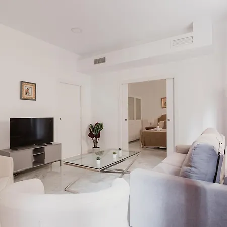 Quiet And Comfortable Fully Renovated Apartment *
